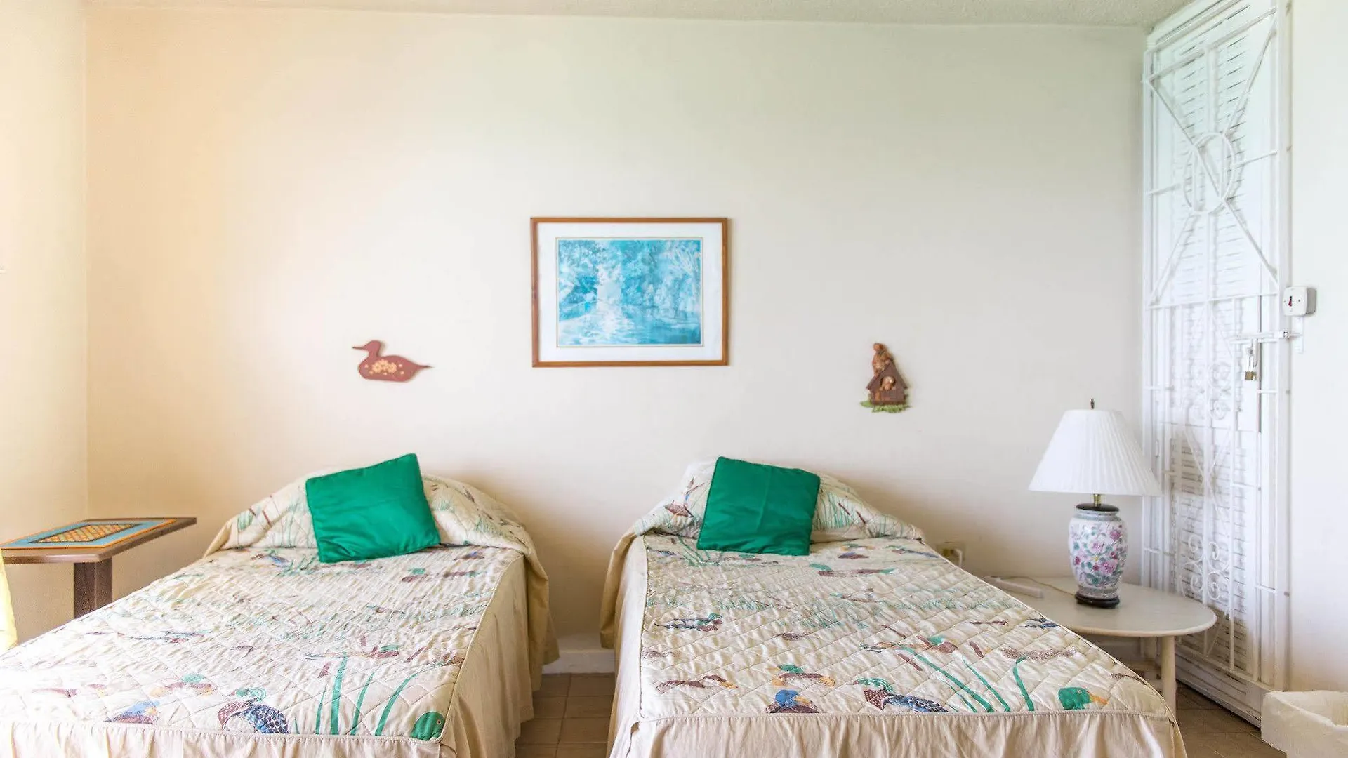 Otel Coral Reef Beach Suite At Montego Bay Club Resort